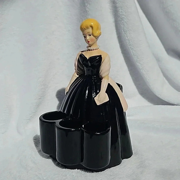 2004 FIGURINE - Picture 1 of 13